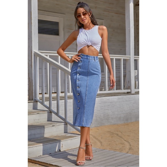 Split Buttoned Denim Skirt - Picture 5 of 6